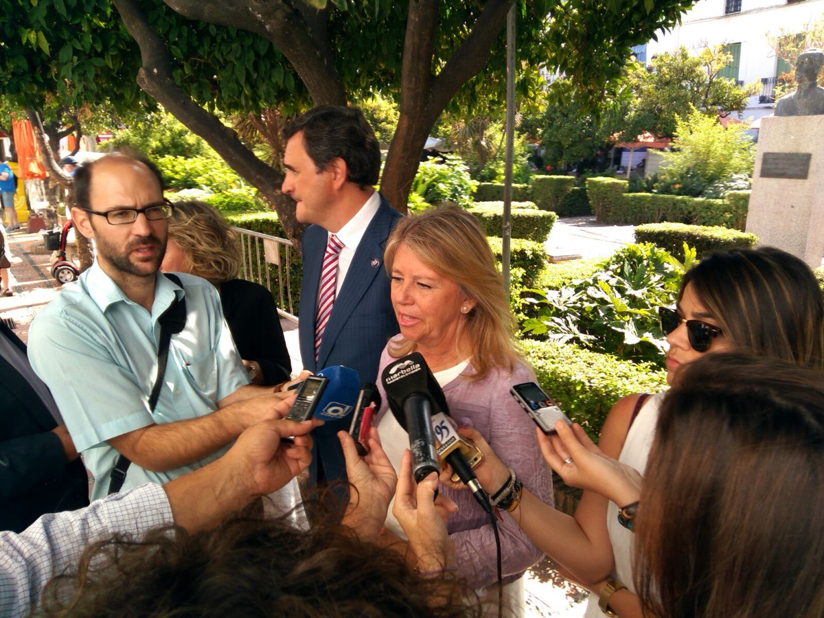 El PP presenta firmas para pedir la Medalla de la Ciudad para el presidente de la Agrupación de Hermandades y Cofradías