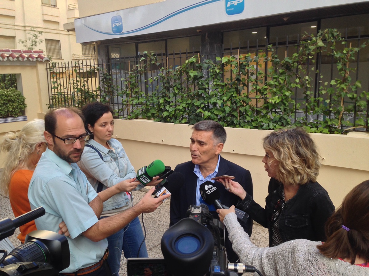 El PP denuncia la falta de compromiso del tripartito con el empleo local y califica de inadmisible la adjudicación de contratos menores a empresas de fuera