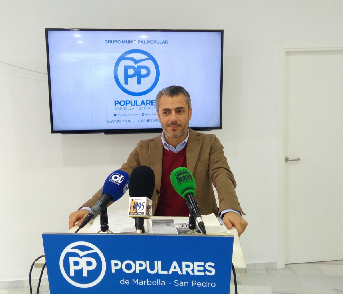 El PP alerta de los malos indicadores turísticos y urge al tripartito a tomar medidas correctoras