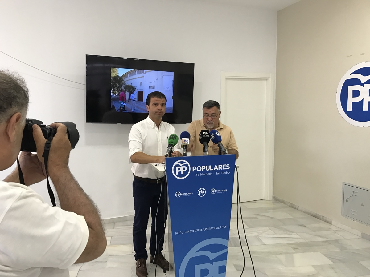El PP denuncia que el tripartito prevé la celebración de espectáculos en la plaza de toros, pese a un informe de técnicos municipales que advierte del riesgo de desprendimientos