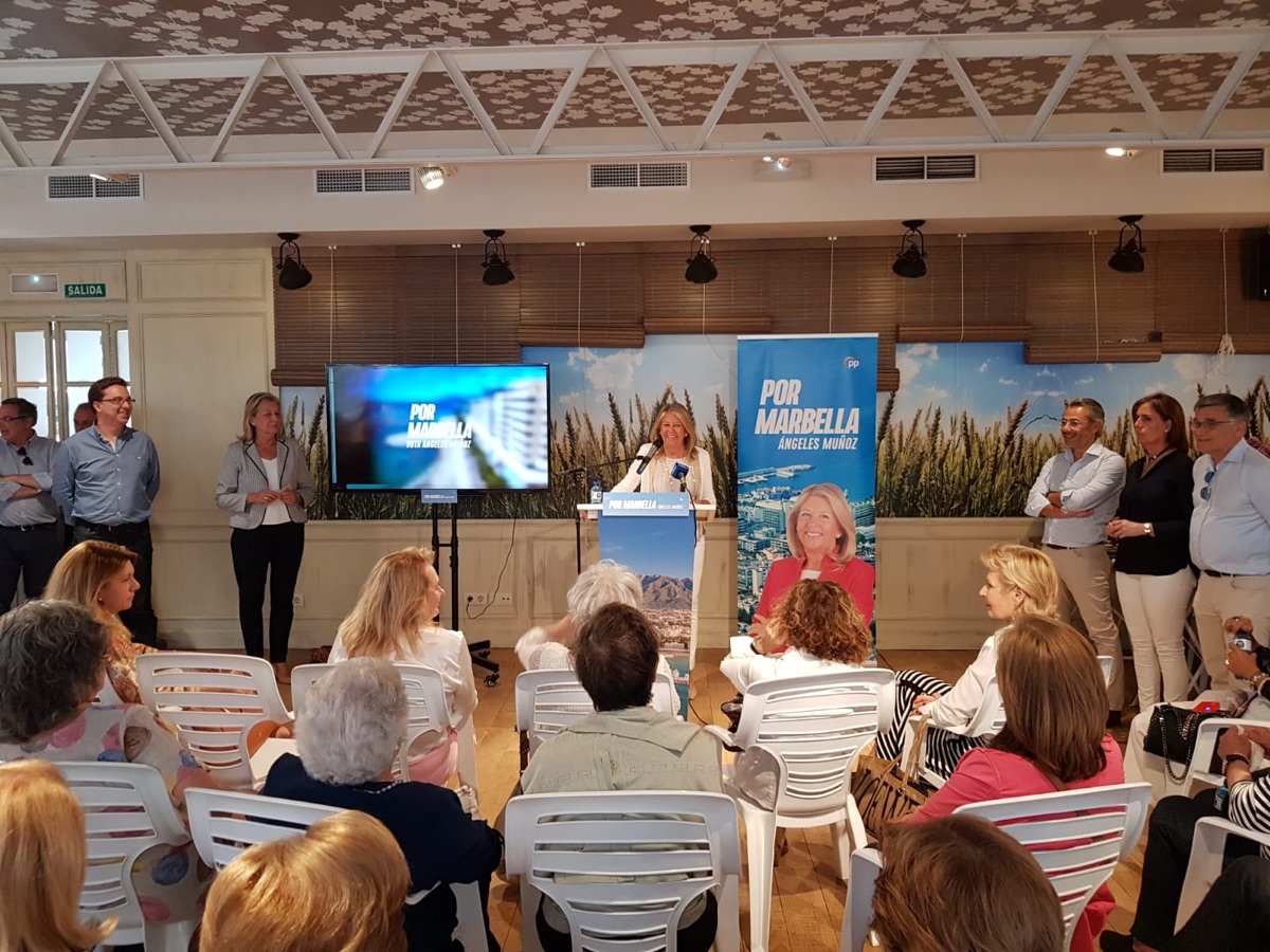 Ángeles Muñoz destaca la construcción de los espigones y de un centro de salud como elementos claves en la revitalización del centro
