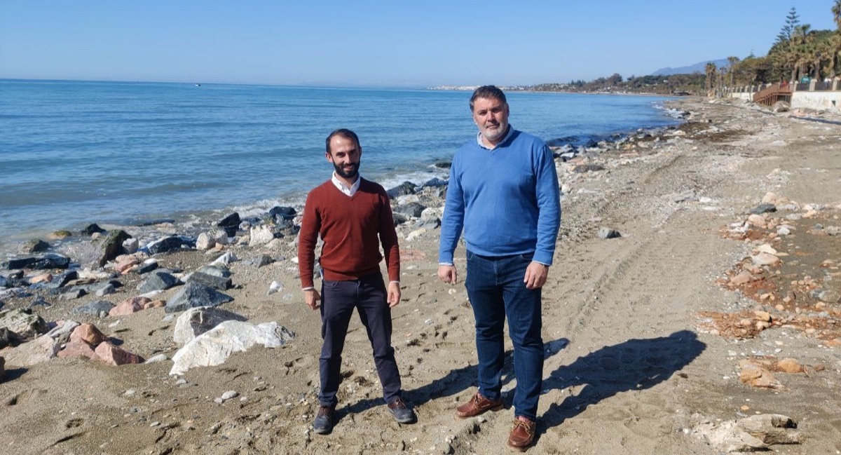 El PP exige al Gobierno de Sánchez la construcción inmediata de espigones en las playas de Marbella y San Pedro para “proteger de una vez nuestras playas”