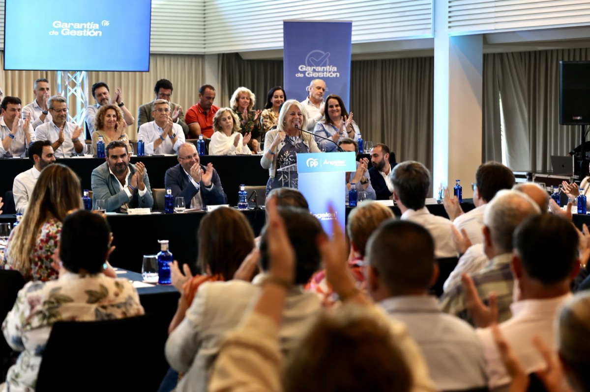 Ángeles Muñoz destaca que el PP representa lo mejor de la política ante unas elecciones “en las que nos jugamos seguir avanzando en el municipio o retroceder como ya ocurrió en 2015 con el tripartito”